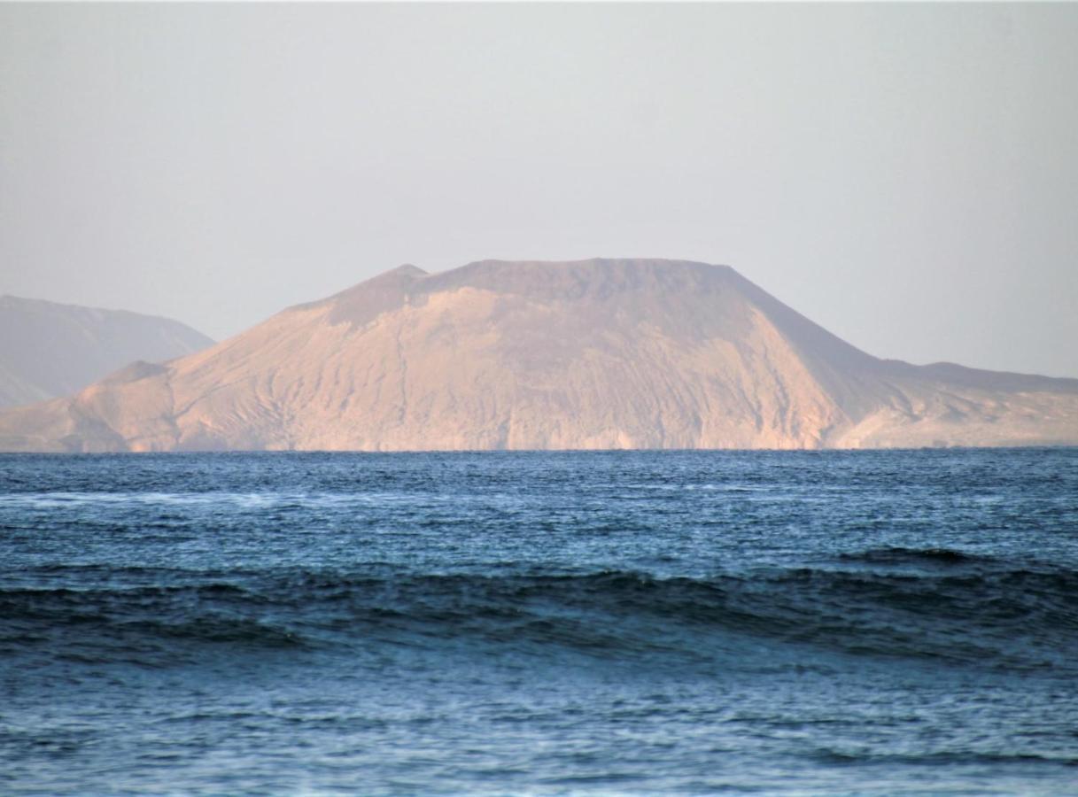 Canaryislandshost L Famara Surfer Exterior photo